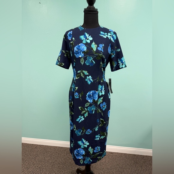 Maggy London Dresses & Skirts - Maggy London floral print sheath dress in navy size 2 4 and 6.